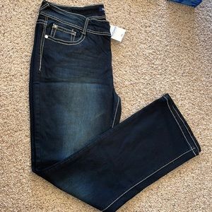 NWT Wallflower 15/32 Bootcut- The Luscious Curvy Fit